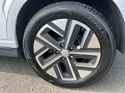 Hyundai KONA 39kWh Premium SUV 5dr Electric Auto (10.5kW Charger) (136 ps) - U1651431