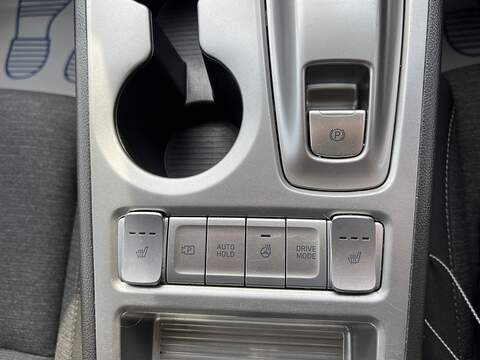 Hyundai KONA 39kWh Premium SUV 5dr Electric Auto (10.5kW Charger) (136 ps) - U1651431