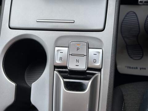 Hyundai KONA 39kWh Premium SUV 5dr Electric Auto (10.5kW Charger) (136 ps) - U1651431