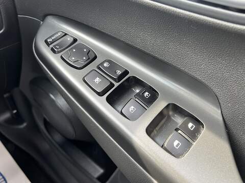 Hyundai KONA 39kWh Premium SUV 5dr Electric Auto (10.5kW Charger) (136 ps) - U1651431