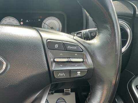 Hyundai KONA 39kWh Premium SUV 5dr Electric Auto (10.5kW Charger) (136 ps) - U1651431