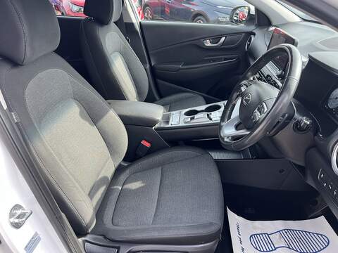 Hyundai KONA 39kWh Premium SUV 5dr Electric Auto (10.5kW Charger) (136 ps) - U1651431