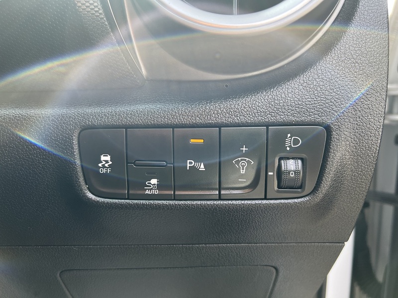 Hyundai KONA 39kWh Premium SUV 5dr Electric Auto (10.5kW Charger) (136 ps) - U1651431