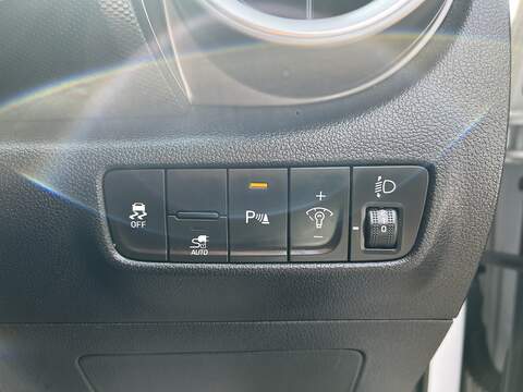 Hyundai KONA 39kWh Premium SUV 5dr Electric Auto (10.5kW Charger) (136 ps) - U1651431