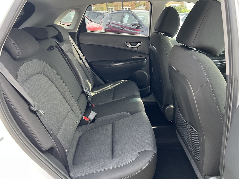Hyundai KONA 39kWh Premium SUV 5dr Electric Auto (10.5kW Charger) (136 ps) - U1651431