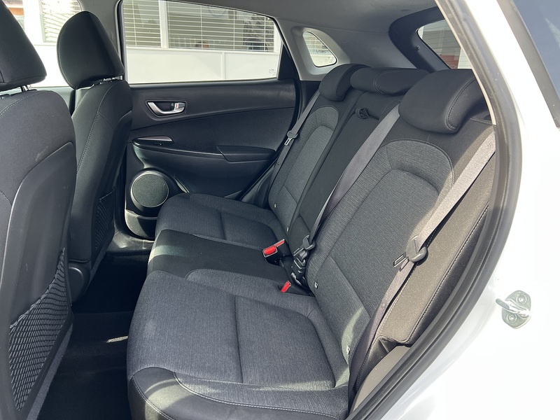 Hyundai KONA 39kWh Premium SUV 5dr Electric Auto (10.5kW Charger) (136 ps) - U1651431
