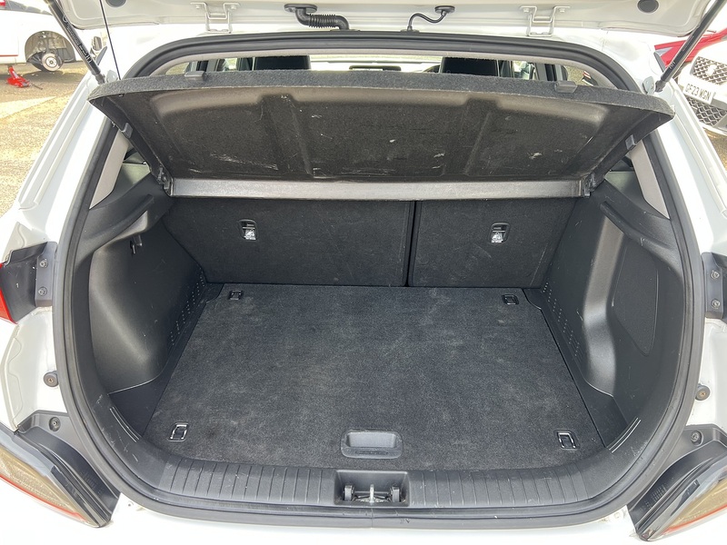 Hyundai KONA 39kWh Premium SUV 5dr Electric Auto (10.5kW Charger) (136 ps) - U1651431