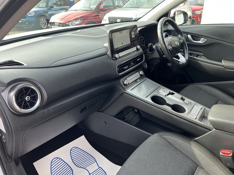Hyundai KONA 39kWh Premium SUV 5dr Electric Auto (10.5kW Charger) (136 ps) - U1651431