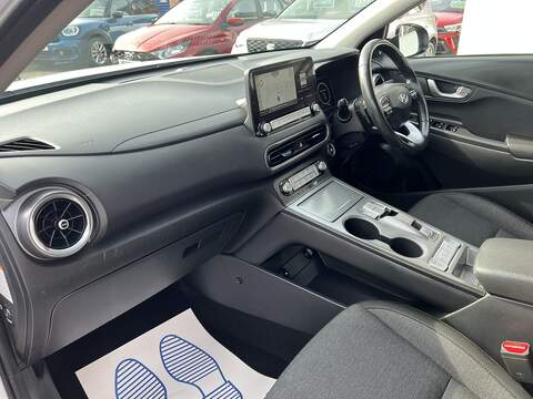 Hyundai KONA 39kWh Premium SUV 5dr Electric Auto (10.5kW Charger) (136 ps) - U1651431