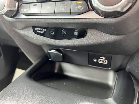 Nissan Juke 1.0 DIG-T N-Connecta DCT Auto Euro 6 (s/s) 5dr - U1651437