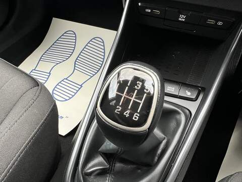Hyundai BAYON 1.0 T-GDi MHEV Premium SUV 5dr Petrol Hybrid Manual Euro 6 (s/s) (100 ps) - U1651449