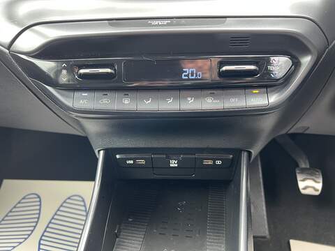 Hyundai BAYON 1.0 T-GDi MHEV Premium SUV 5dr Petrol Hybrid Manual Euro 6 (s/s) (100 ps) - U1651449