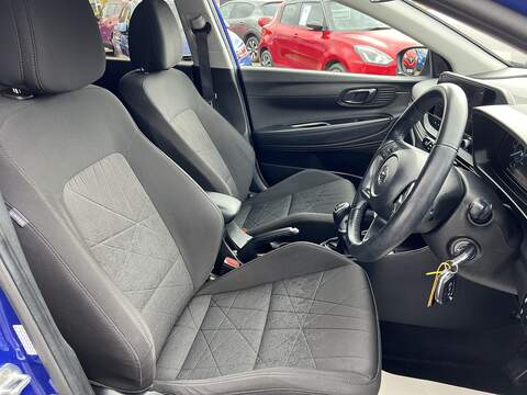 Hyundai BAYON 1.0 T-GDi MHEV Premium SUV 5dr Petrol Hybrid Manual Euro 6 (s/s) (100 ps) - U1651449
