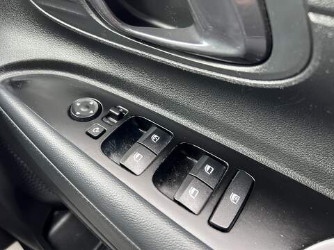 Hyundai BAYON 1.0 T-GDi MHEV Premium SUV 5dr Petrol Hybrid Manual Euro 6 (s/s) (100 ps) - U1651449