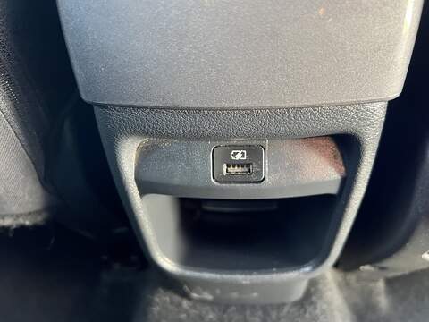 Nissan Juke 1.0 DIG-T N-Connecta SUV 5dr Petrol Manual Euro 6 (s/s) (114 ps) - U1651456