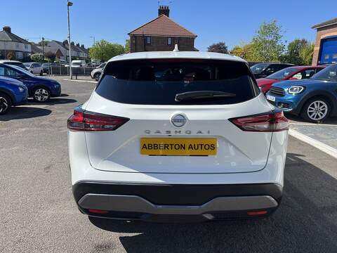 Nissan Qashqai 1.3 DIG-T MHEV N-Connecta SUV 5dr Petrol Hybrid Manual Euro 6 (s/s) (140 ps) - U1651458