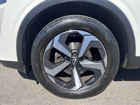 Nissan Qashqai 1.3 DIG-T MHEV N-Connecta SUV 5dr Petrol Hybrid Manual Euro 6 (s/s) (140 ps) - U1651458