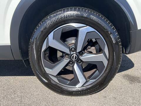 Nissan Qashqai 1.3 DIG-T MHEV N-Connecta SUV 5dr Petrol Hybrid Manual Euro 6 (s/s) (140 ps) - U1651458