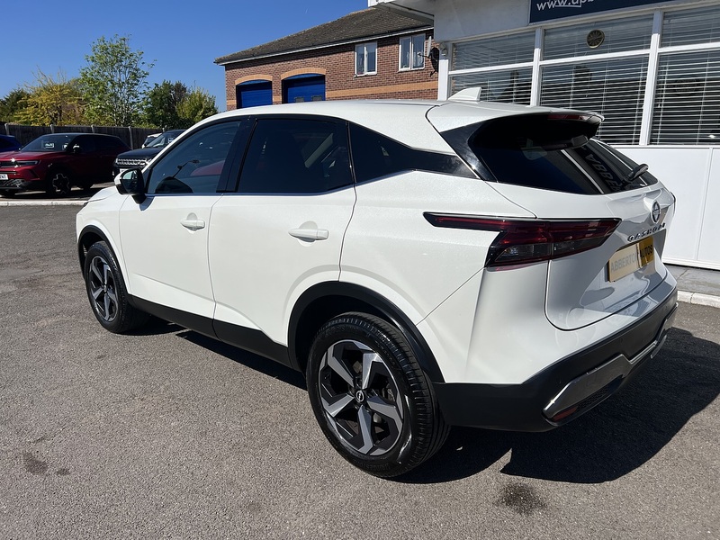 Nissan Qashqai 1.3 DIG-T MHEV N-Connecta SUV 5dr Petrol Hybrid Manual Euro 6 (s/s) (140 ps) - U1651458