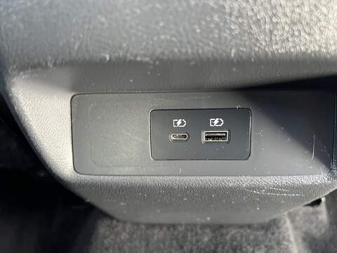 Nissan Qashqai 1.3 DIG-T MHEV N-Connecta SUV 5dr Petrol Hybrid Manual Euro 6 (s/s) (140 ps) - U1651458