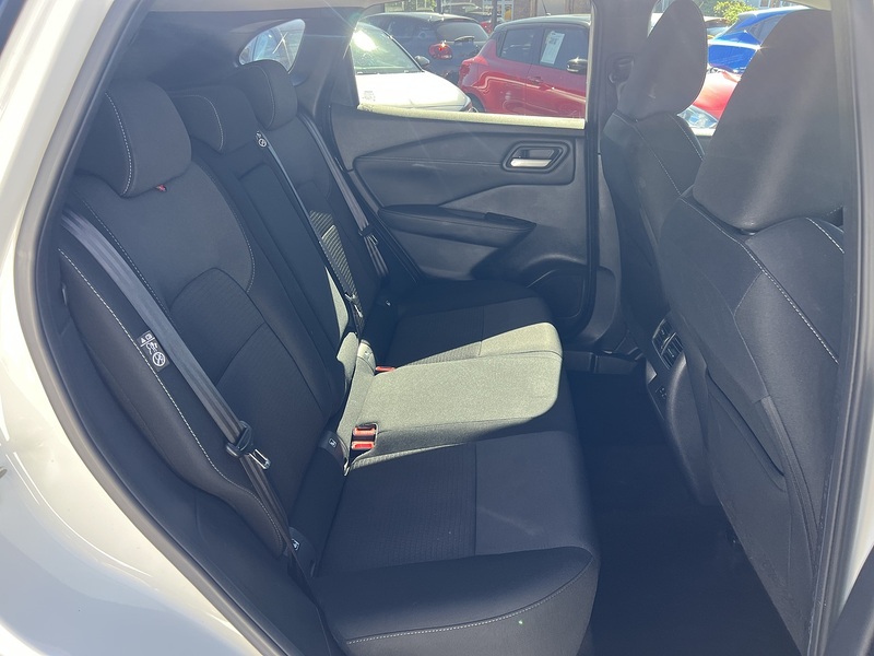 Nissan Qashqai 1.3 DIG-T MHEV N-Connecta SUV 5dr Petrol Hybrid Manual Euro 6 (s/s) (140 ps) - U1651458