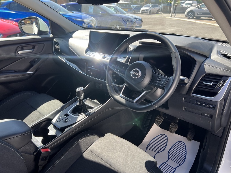 Nissan Qashqai 1.3 DIG-T MHEV N-Connecta SUV 5dr Petrol Hybrid Manual Euro 6 (s/s) (140 ps) - U1651458