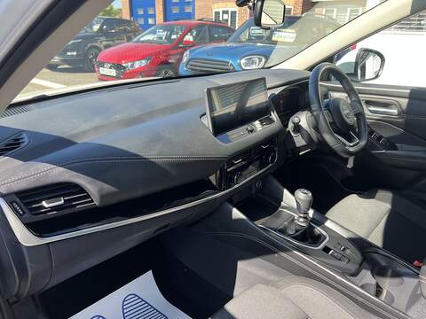 Nissan Qashqai 1.3 DIG-T MHEV N-Connecta SUV 5dr Petrol Hybrid Manual Euro 6 (s/s) (140 ps) - U1651458