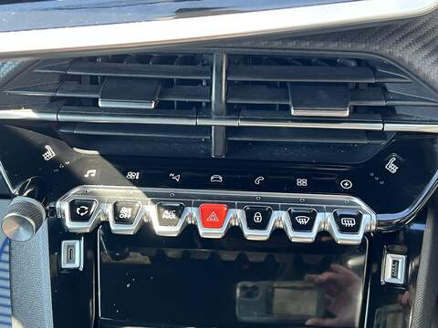 Peugeot E-2008 50kWh GT SUV 5dr Electric Auto (7kW Charger) (136 ps) - U1651472