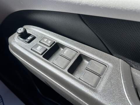 Suzuki Swift 1.2 MHEV Ultra Hatchback 5dr Petrol Hybrid Manual Euro 6 (s/s) (82 ps) - U1651478