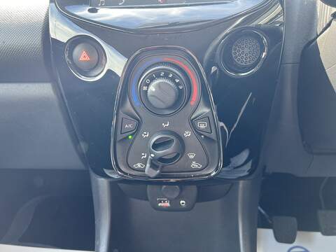 Citroen C1 1.0 VTi Flair Hatchback 3dr Petrol Manual Euro 6 (72 ps) - U1651481