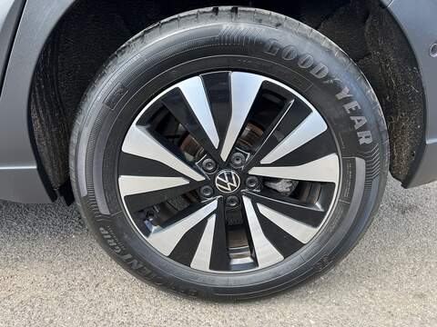 Volkswagen Taigo 1.0 TSI Life SUV 5dr Petrol Manual Euro 6 (s/s) (110 ps) - U1651490