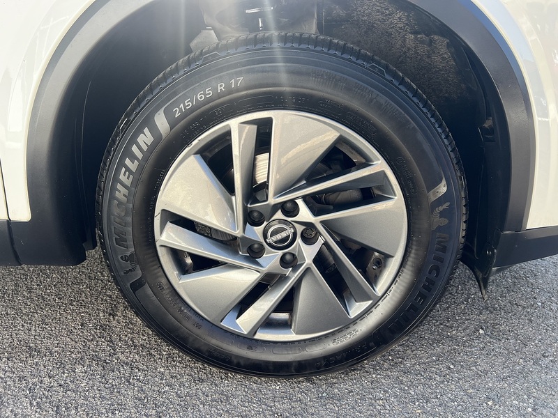Nissan Qashqai 1.3 DIG-T MHEV Acenta Premium SUV 5dr Petrol Hybrid Manual Euro 6 (s/s) (140 ps) - U1651536