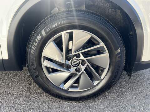 Nissan Qashqai 1.3 DIG-T MHEV Acenta Premium SUV 5dr Petrol Hybrid Manual Euro 6 (s/s) (140 ps) - U1651536