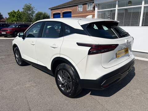 Nissan Qashqai 1.3 DIG-T MHEV Acenta Premium SUV 5dr Petrol Hybrid Manual Euro 6 (s/s) (140 ps) - U1651536