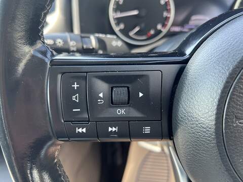 Nissan Qashqai 1.3 DIG-T MHEV Acenta Premium SUV 5dr Petrol Hybrid Manual Euro 6 (s/s) (140 ps) - U1651536