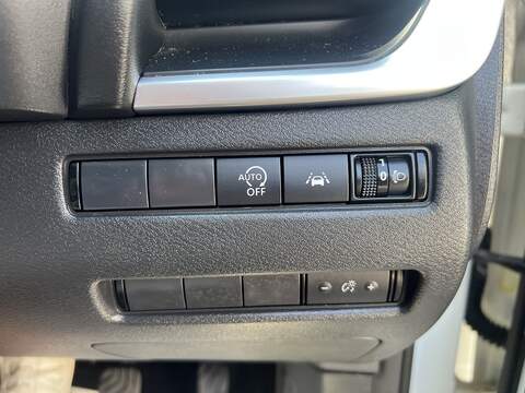 Nissan Qashqai 1.3 DIG-T MHEV Acenta Premium SUV 5dr Petrol Hybrid Manual Euro 6 (s/s) (140 ps) - U1651536