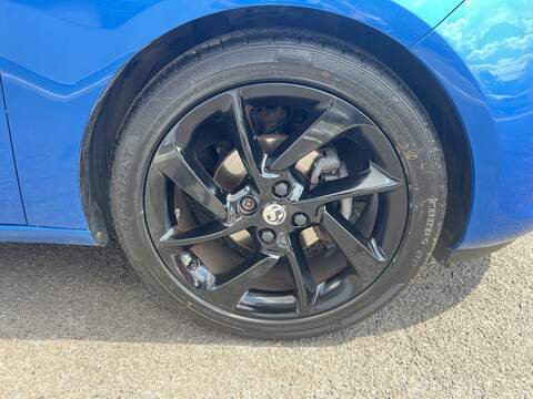 Vauxhall ADAM 1.2i ecoFLEX ENERGISED Hatchback 3dr Petrol Manual Euro 6 (s/s) (70 ps) - U1651537