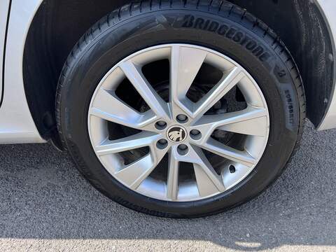 Skoda Kamiq 1.5 TSI ACT SE Drive SUV 5dr Petrol DSG Euro 6 (s/s) (150 ps) - U1651542