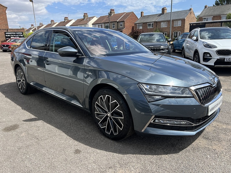 Skoda Superb 1.4 TSI iV 13kWh Laurin & Klement Hatchback 5dr Petrol Plug-in Hybrid DSG Euro 6 (s/s) (218 ps) - U1651555