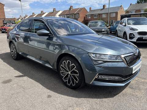 Skoda Superb 1.4 TSI iV 13kWh Laurin & Klement Hatchback 5dr Petrol Plug-in Hybrid DSG Euro 6 (s/s) (218 ps) - U1651555