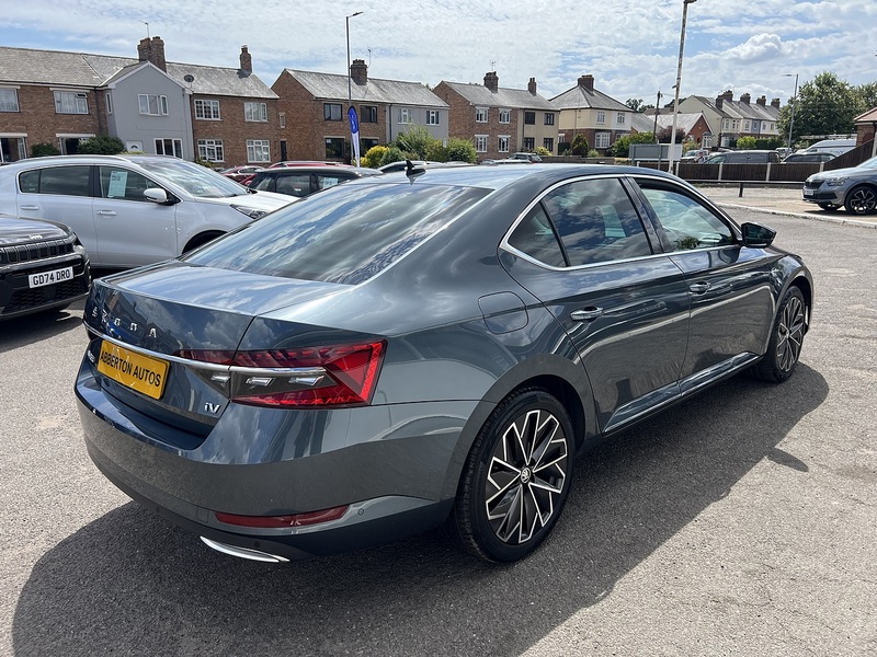 Skoda Superb 1.4 TSI iV 13kWh Laurin & Klement Hatchback 5dr Petrol Plug-in Hybrid DSG Euro 6 (s/s) (218 ps) - U1651555