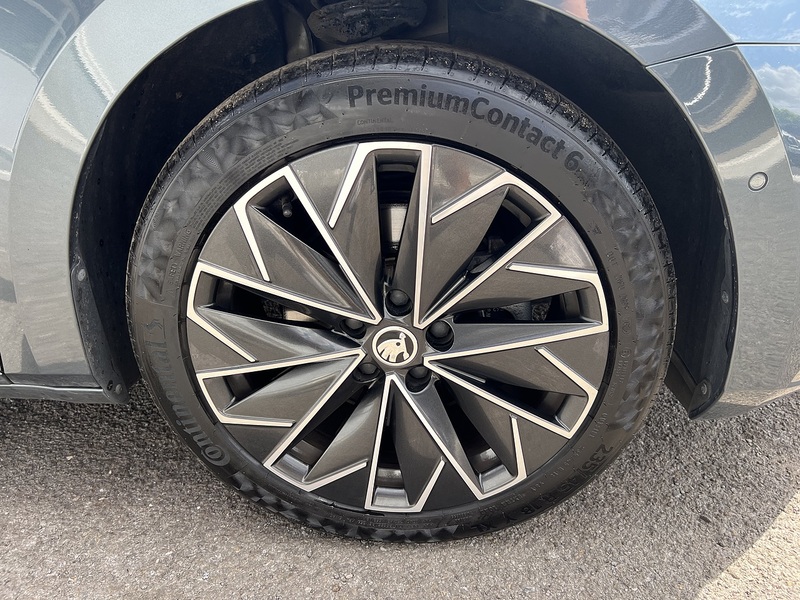 Skoda Superb 1.4 TSI iV 13kWh Laurin & Klement Hatchback 5dr Petrol Plug-in Hybrid DSG Euro 6 (s/s) (218 ps) - U1651555