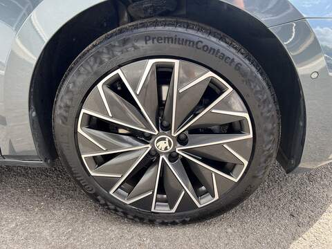 Skoda Superb 1.4 TSI iV 13kWh Laurin & Klement Hatchback 5dr Petrol Plug-in Hybrid DSG Euro 6 (s/s) (218 ps) - U1651555