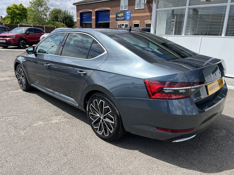 Skoda Superb 1.4 TSI iV 13kWh Laurin & Klement Hatchback 5dr Petrol Plug-in Hybrid DSG Euro 6 (s/s) (218 ps) - U1651555