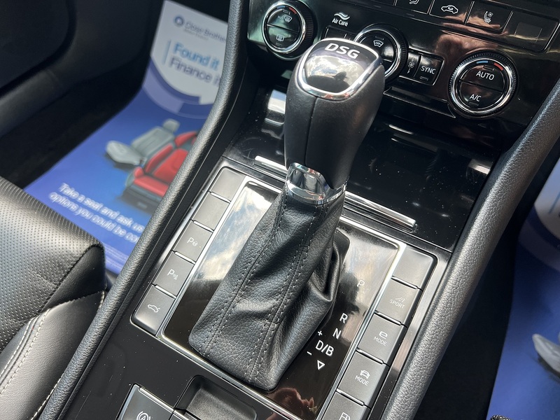 Skoda Superb 1.4 TSI iV 13kWh Laurin & Klement Hatchback 5dr Petrol Plug-in Hybrid DSG Euro 6 (s/s) (218 ps) - U1651555