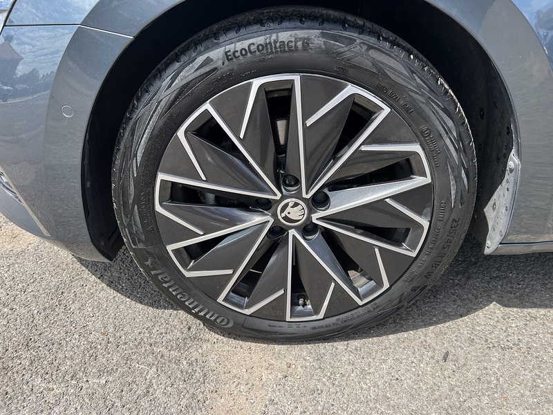 Skoda Superb 1.4 TSI iV 13kWh Laurin & Klement Hatchback 5dr Petrol Plug-in Hybrid DSG Euro 6 (s/s) (218 ps) - U1651555