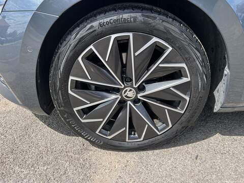 Skoda Superb 1.4 TSI iV 13kWh Laurin & Klement Hatchback 5dr Petrol Plug-in Hybrid DSG Euro 6 (s/s) (218 ps) - U1651555
