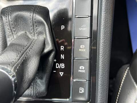 Skoda Superb 1.4 TSI iV 13kWh Laurin & Klement Hatchback 5dr Petrol Plug-in Hybrid DSG Euro 6 (s/s) (218 ps) - U1651555