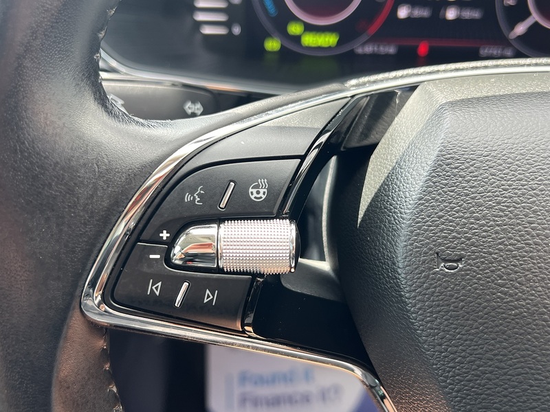 Skoda Superb 1.4 TSI iV 13kWh Laurin & Klement Hatchback 5dr Petrol Plug-in Hybrid DSG Euro 6 (s/s) (218 ps) - U1651555