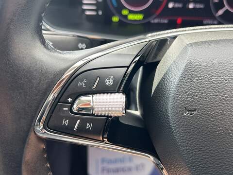 Skoda Superb 1.4 TSI iV 13kWh Laurin & Klement Hatchback 5dr Petrol Plug-in Hybrid DSG Euro 6 (s/s) (218 ps) - U1651555
